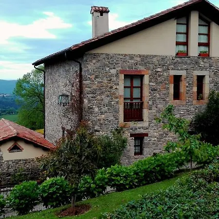Trisqueles Y Buganvillas Ii